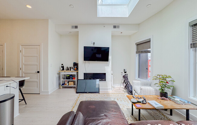 231 MAVERICK ST