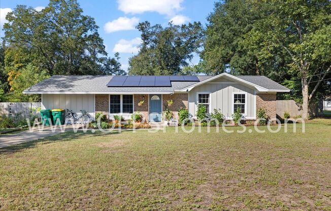 Solar Panels on Sunshine Dr!! Available Dec 1