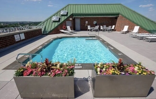 2 beds, 1.5 baths, 728 sqft, $3,250, Unit 303