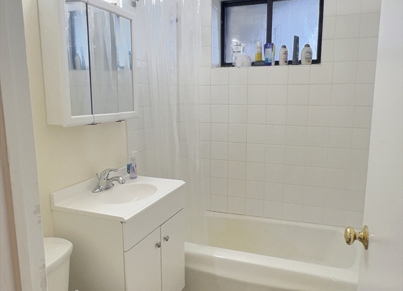 2 beds, 1 bath, 999 sqft, $3,600, Unit 27