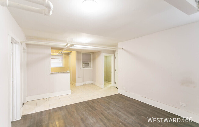 1662 W FARWELL AVE