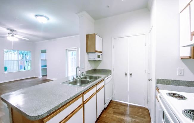 Ample counter top space at Tuscany Square Apartments in North Dallas, TX. Now leasing studios, 1 and 2 bedroom apartments.