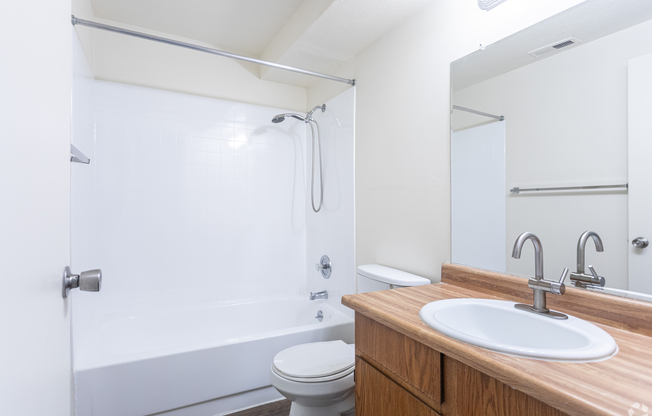 Arcadia-Green-Apartments Full Bath