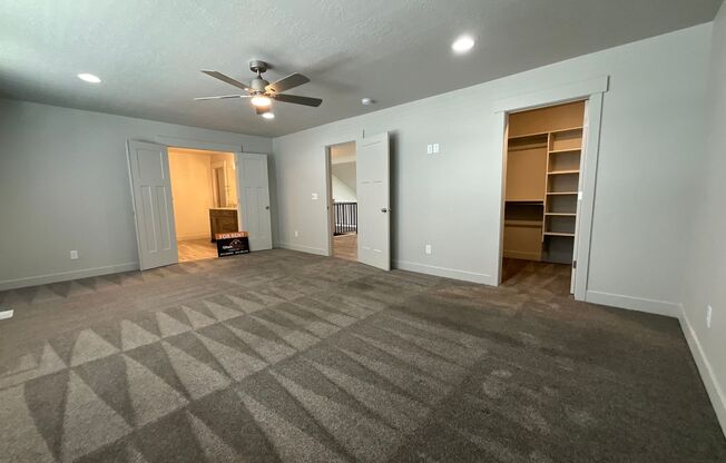 3 beds, 2.5 baths, 2,700 sqft, $2,200, Unit 134