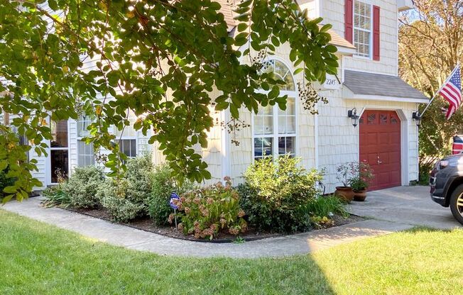 3BD/2.5BA Home in Chicks Beach with Garage & Private Back yard!