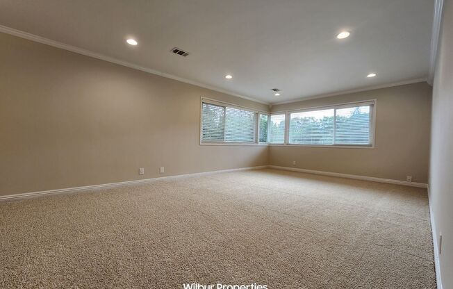 Beautiful Views and Central AC & in unit washer and dryer in Downtown Palo Alto!