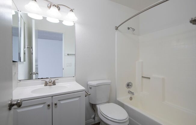 1 bed, 1 bath, 550 sqft, $2,050, Unit B111