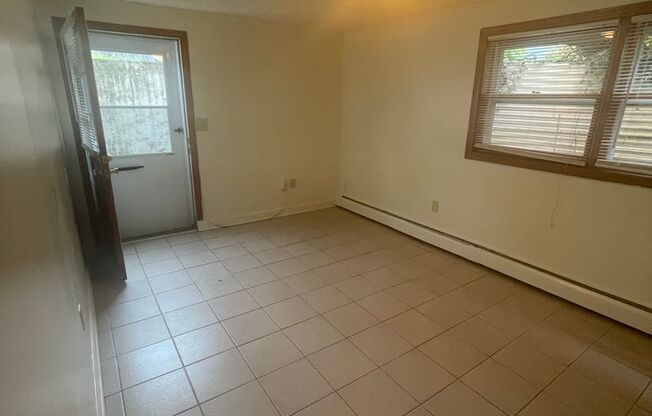 2 beds, 1 bath, 903 sqft, $1,110, Unit D-6