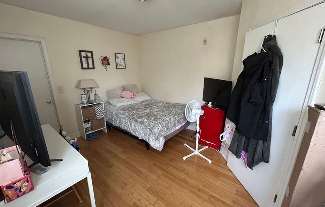 2 beds, 1 bath, $1,025, Unit 103