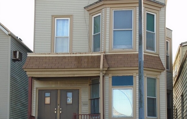 3469 N KEDZIE