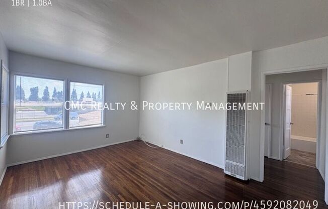 4841 1/2 CLARK AVE