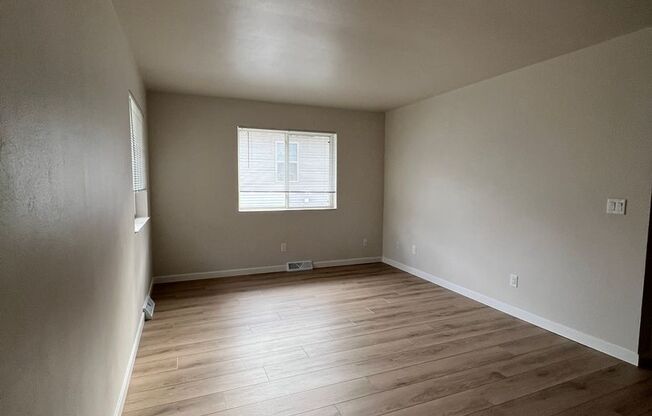 2 beds, 1 bath, 800 sqft, $950, Unit Unit 7