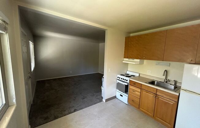 1 bed, 1 bath, $995, Unit # FRONT