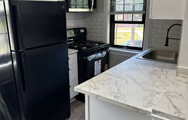 1 bed, 1 bath, 650 sqft, $1,200, Unit 08-1586