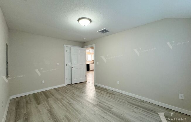 3 beds, 1 bath, $1,095