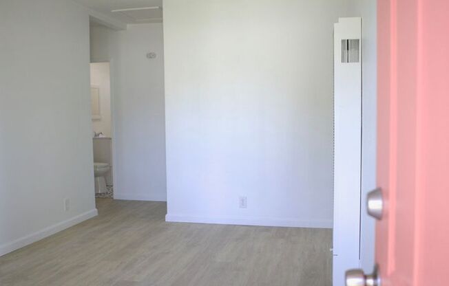 2 beds, 1 bath, $2,095, Unit 12114 Clora