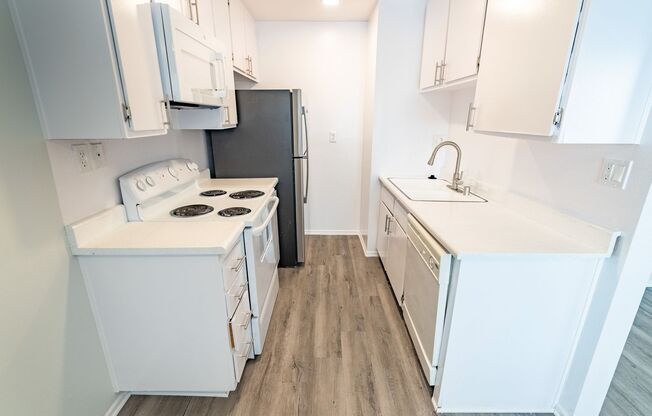 2 beds, 2 baths, 900 sqft, $2,198, Unit 212