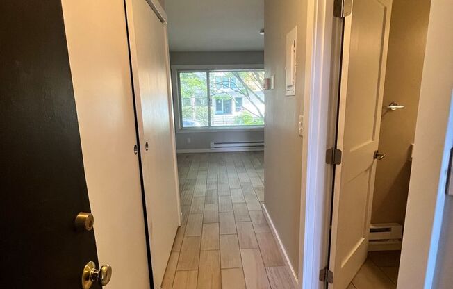 Studio, 1 bath, 300 sqft, $1,295, Unit 209