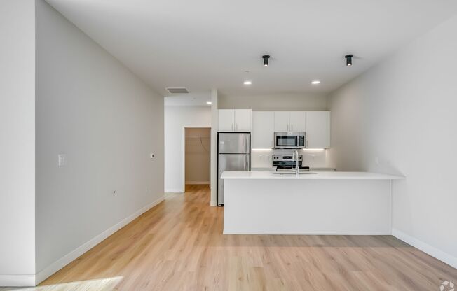 3 beds, 2 baths, 1,448 sqft, $2,400, Unit 212