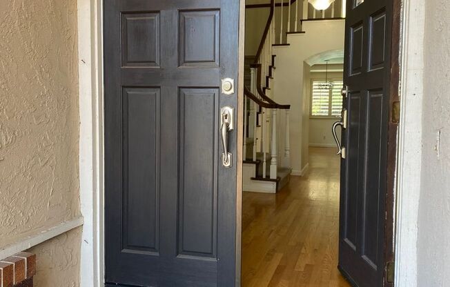 ALMADEN VALLEY - Sharp home with 4 large bedrooms (plus bonus room) and 3 full bathrooms, pool.