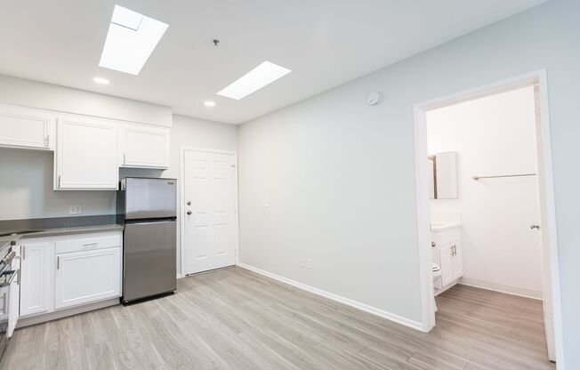 Studio, 1 bath, 229 sqft, $1,698, Unit 204