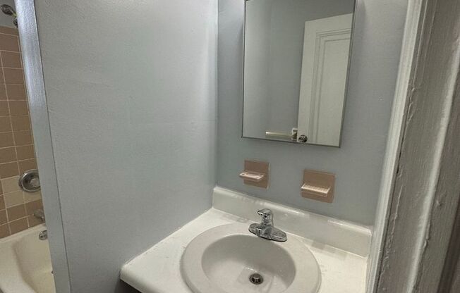 1 bed, 1 bath, $1,950, Unit A41