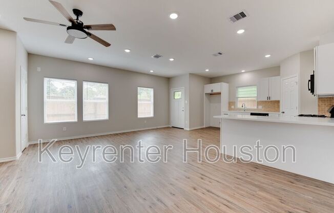 8202 HOMEWOOD LN
