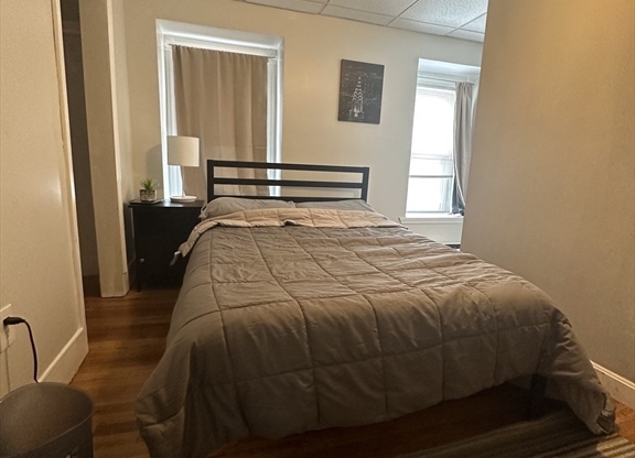 2 beds, 1 bath, $2,500, Unit 2