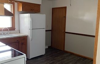 2 beds, 1 bath, $1,100