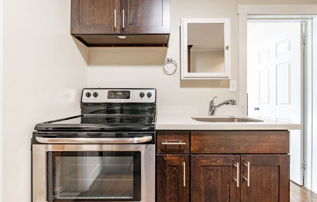 Studio, 1 bath, 375 sqft, $1,095, Unit 27