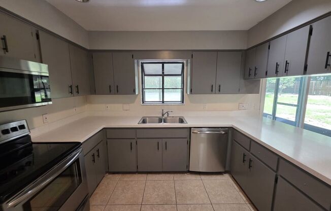 619 Knowles Rd, Brandon, FL 33511