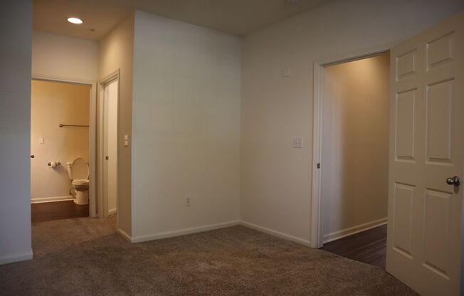 2 beds, 2 baths, 1,033 sqft, $1,749, Unit 19-19104