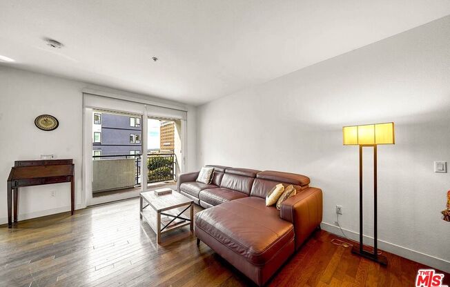 1 bed, 1 bath, 830 sqft, $2,700, Unit 318