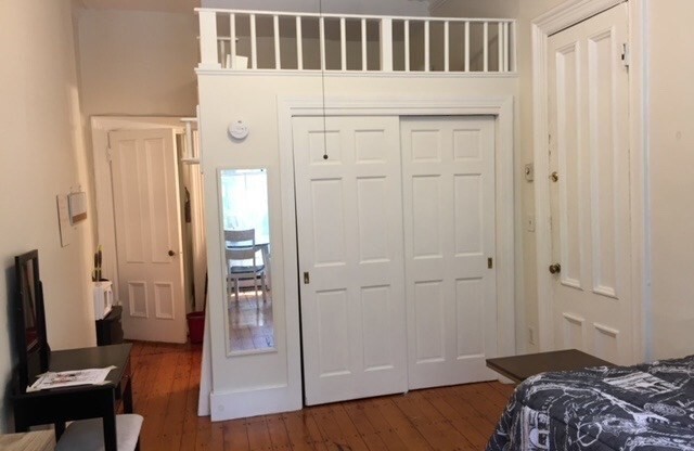 Studio, 1 bath, 350 sqft, $2,350, Unit 3