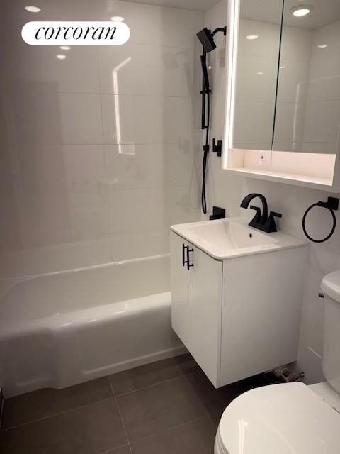 2 beds, 2 baths, 1,300 sqft, $8,000, Unit 3E