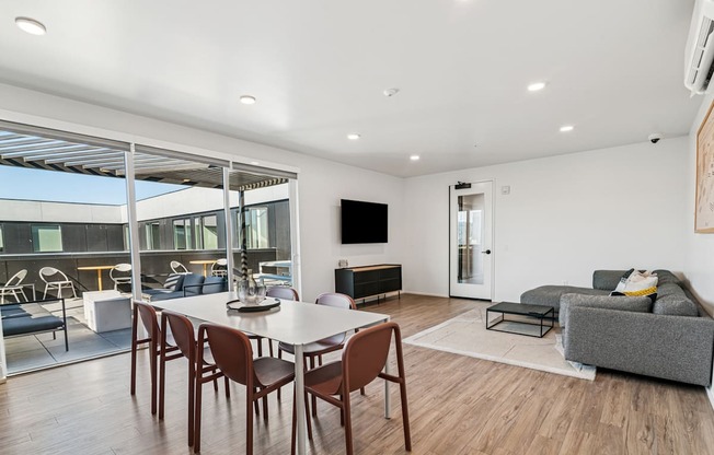 Analog PDX Apartments in Portland, Oregon Lounge