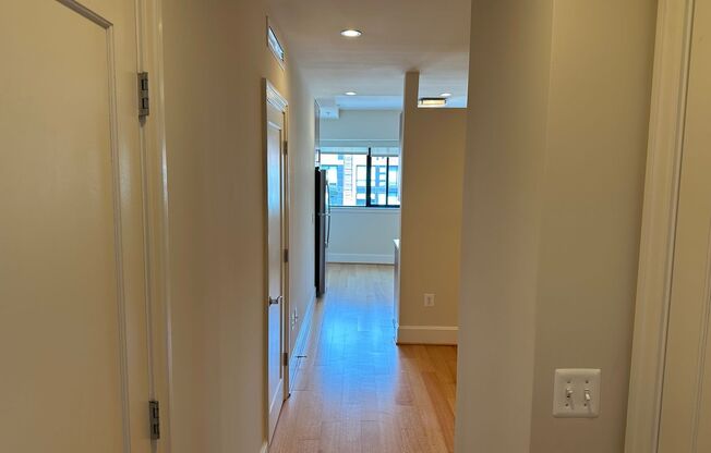 1 bed, 1 bath, $2,500, Unit 715