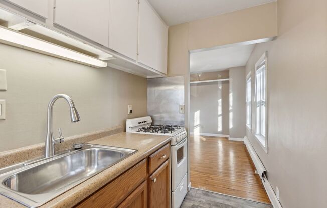 1 bed, 1 bath, 500 sqft, $925, Unit Unit 4