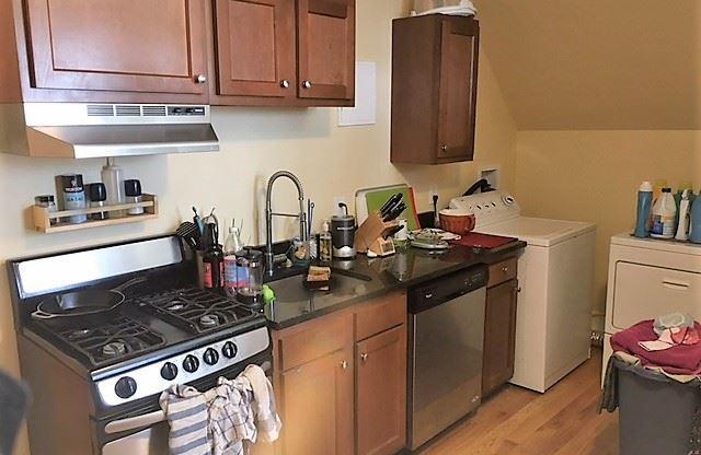 2 beds, 1 bath, $3,700, Unit 3