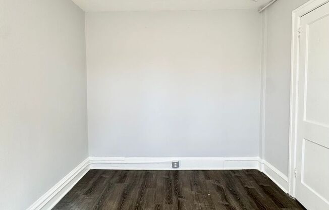 1 bed, 1 bath, 500 sqft, $925, Unit E-31