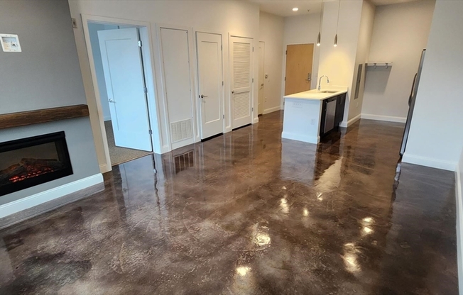 1 bed, 1 bath, 819 sqft, $2,595, Unit 202