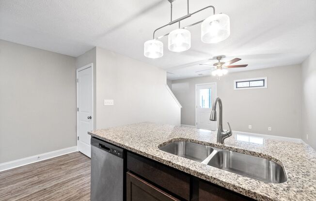 3 beds, 3 baths, $1,425, Unit # 201