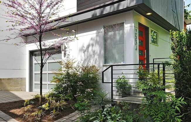 Beatiful 2 bed/ 2 bath townhome in Madison Valley!