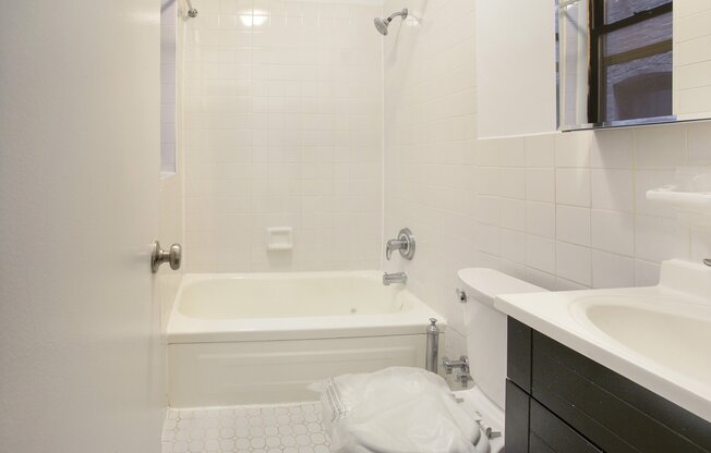 2 beds, 1 bath, $3,237, Unit 4-A