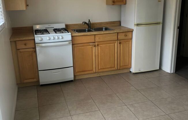 1 Bedroom 1 Bath Unit Available In S Oceanside Off Street Parking Utilities Included Private Patio