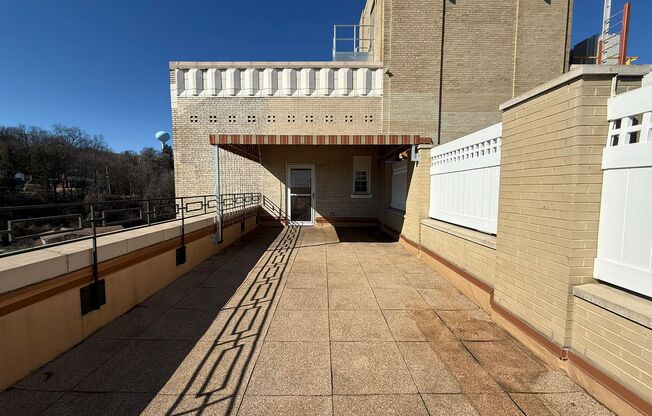 1 bed, 1 bath, 803 sqft, $2,450, Unit Royal York 1106