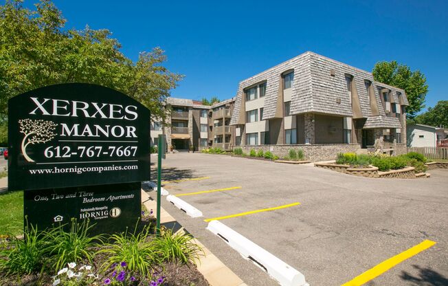 1 bed, 1 bath, 694 sqft, $1,100, Unit 25-104