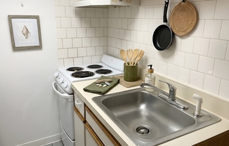 Studio, 1 bath, 300 sqft, $1,950, Unit G4