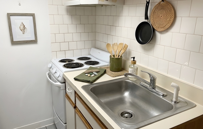 Studio, 1 bath, 300 sqft, $1,950, Unit G4