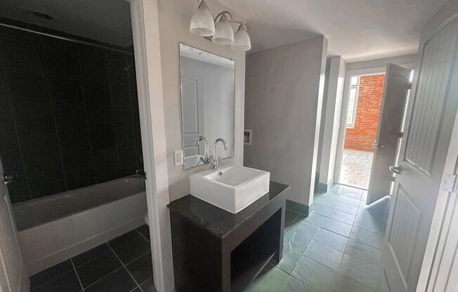 Studio, 1 bath, 991 sqft, $1,875, Unit 404